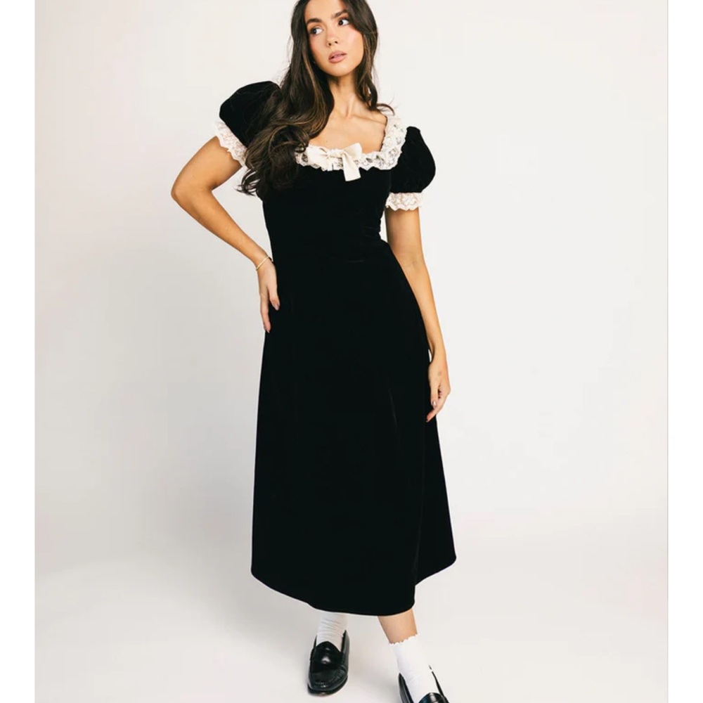 Zoco Sloane midi dress Elegant Black Velvet Dress with Lace Trim SOLD OUT NWT
